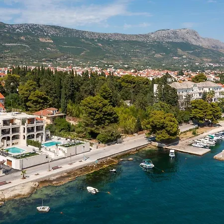 Beachfront Anemona With Pool