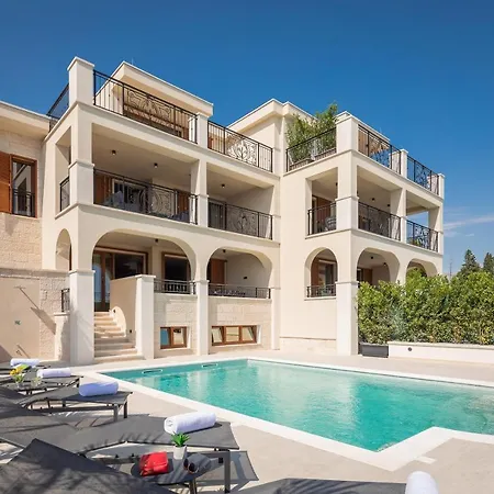 Villa Beachfront Anemona With Pool