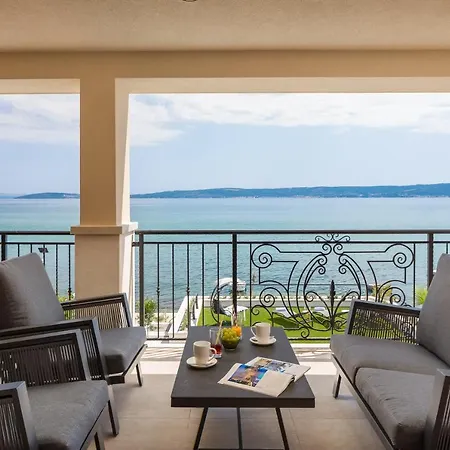 Beachfront Anemona With Pool Villa *