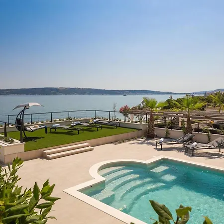 Beachfront Anemona With Pool Villa *