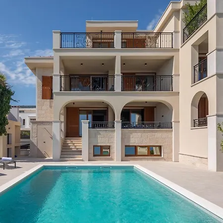 Villa Beachfront Anemona With Pool Kaštela