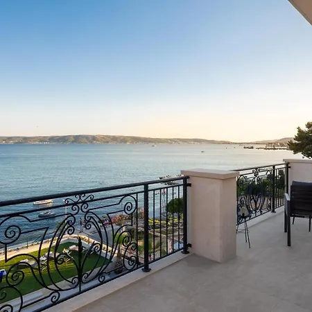 Beachfront Anemona With Pool Villa *