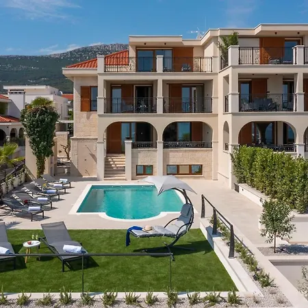 Villa Beachfront Anemona With Pool Kaštela