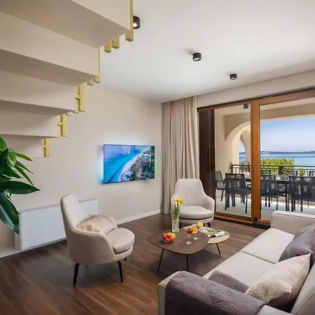 Villa Beachfront Anemona With Pool