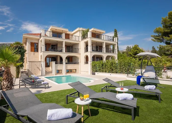 Βίλα Beachfront Anemona With Pool Kaštela