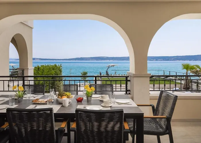 Βίλα Beachfront Anemona With Pool