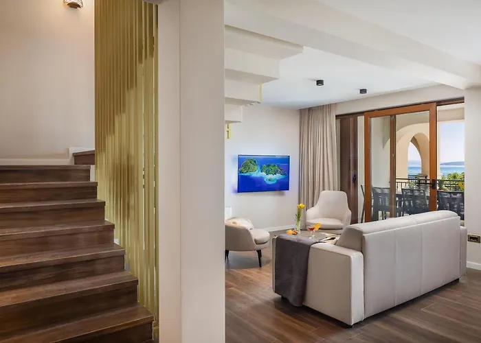 Βίλα Beachfront Anemona With Pool Kaštela
