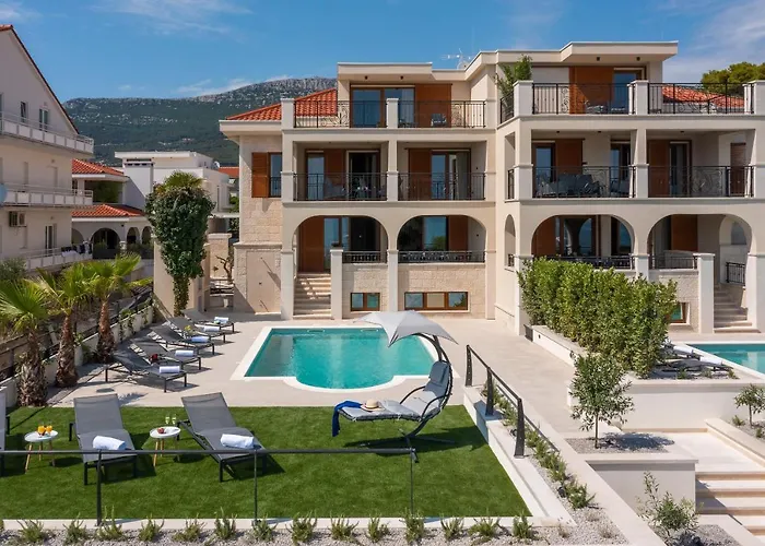 Βίλα Beachfront Anemona With Pool Kaštela