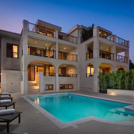 Beachfront Anemona With Pool