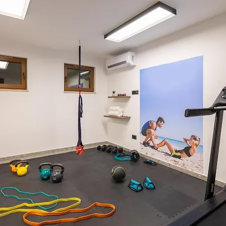 Beachfront Anemona With Pool Willa *