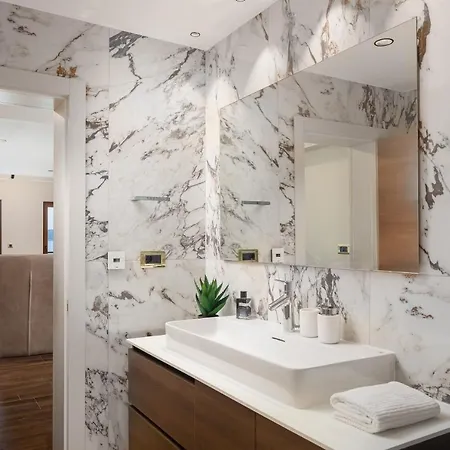 Beachfront Anemona With Pool Willa