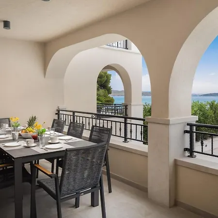 Beachfront Anemona With Pool Villa