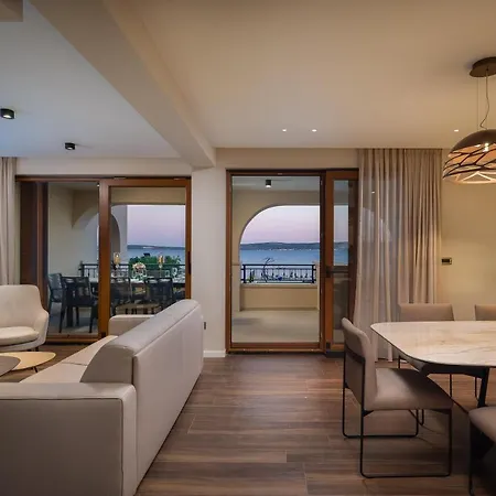 Willa Beachfront Anemona With Pool Kaštela