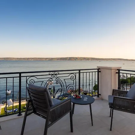 Beachfront Anemona With Pool * Kastela