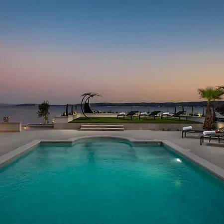 Willa Beachfront Anemona With Pool Kaštela