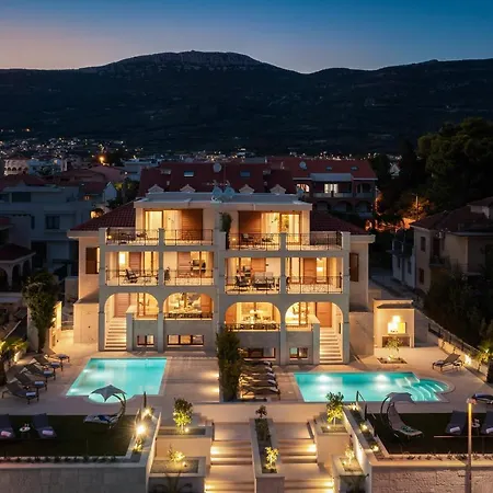 Beachfront Anemona With Pool Willa *