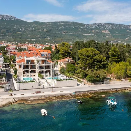 Beachfront Anemona With Pool *