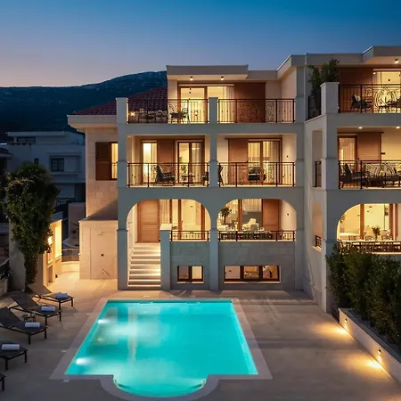 Beachfront Anemona With Pool *