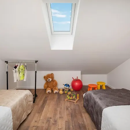 Beachfront Anemona With Pool Kaštela