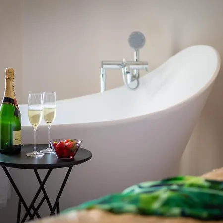 Beachfront Anemona With Pool Willa Kaštela