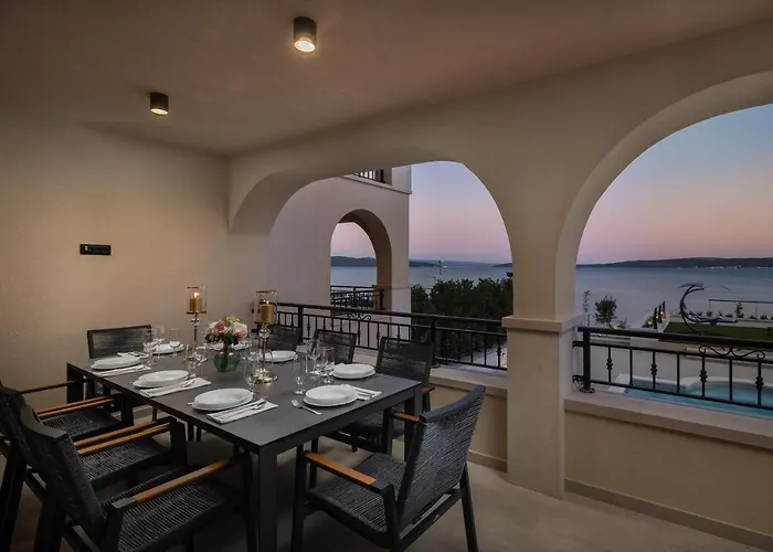 Beachfront Anemona With Pool Вилла *