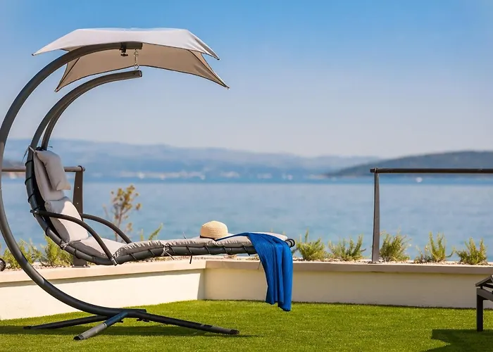 Вилла Beachfront Anemona With Pool Каштела