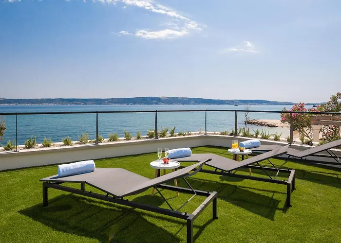 Beachfront Anemona With Pool Вилла *