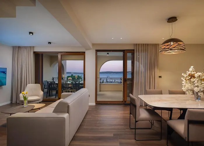 Вилла Beachfront Anemona With Pool Каштела