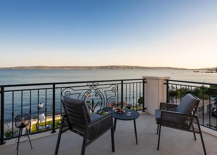 Beachfront Anemona With Pool * Каштела