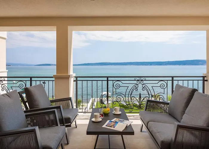 Beachfront Anemona With Pool Вилла *