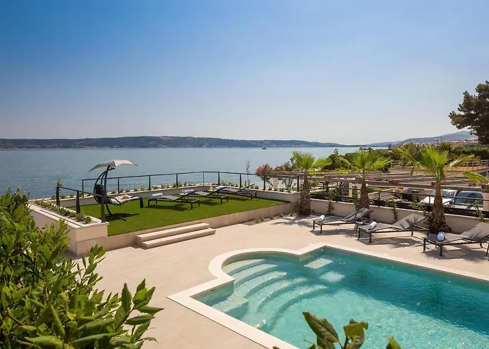 Beachfront Anemona With Pool Вилла *