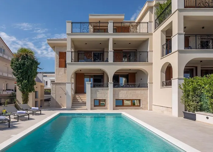 Вилла Beachfront Anemona With Pool Каштела