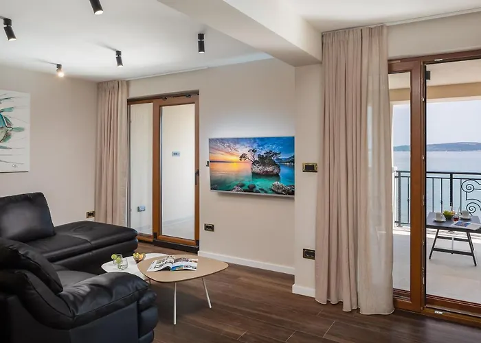 Вилла Beachfront Anemona With Pool Каштела