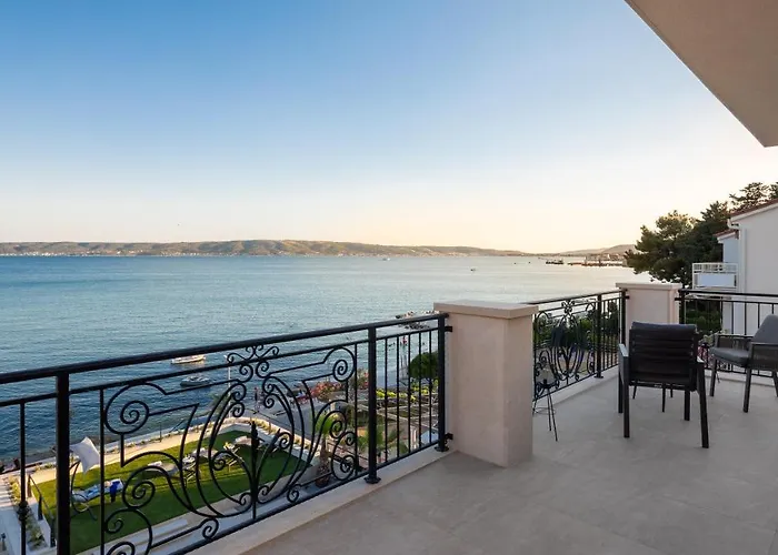 Beachfront Anemona With Pool Вилла *