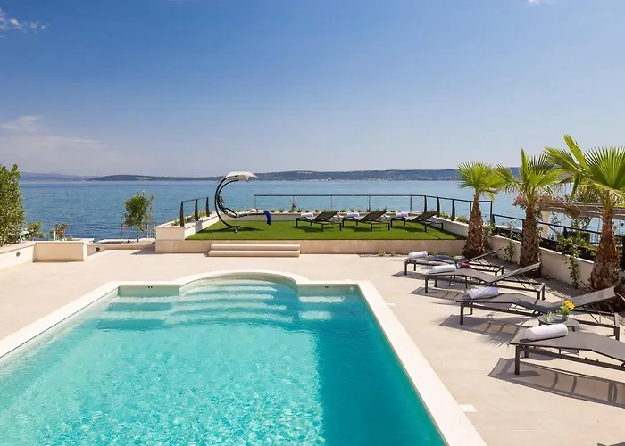 Beachfront Anemona With Pool Вилла *