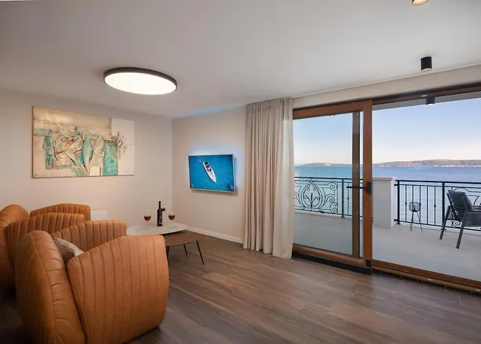 Beachfront Anemona With Pool * Каштела