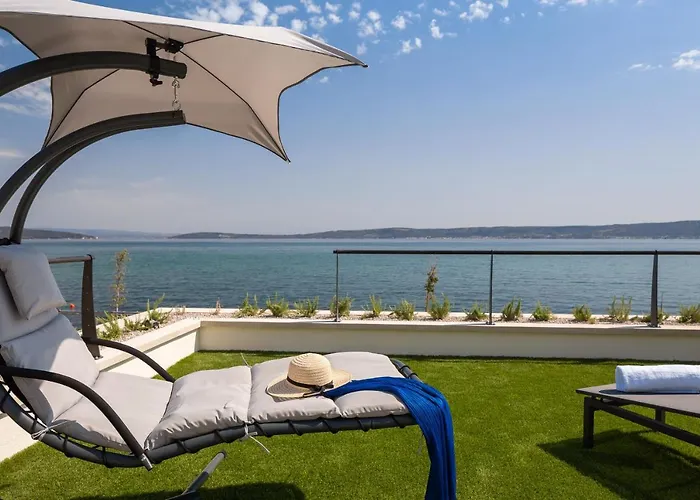 Beachfront Anemona With Pool Вилла *