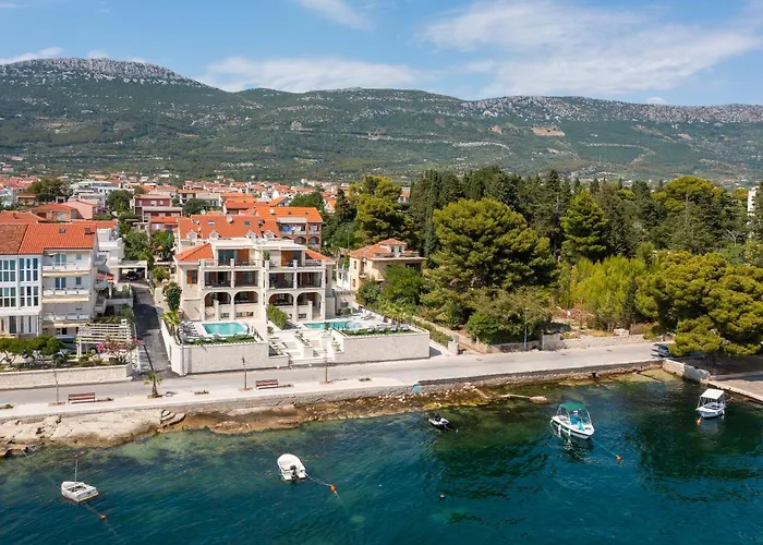 Beachfront Anemona With Pool *