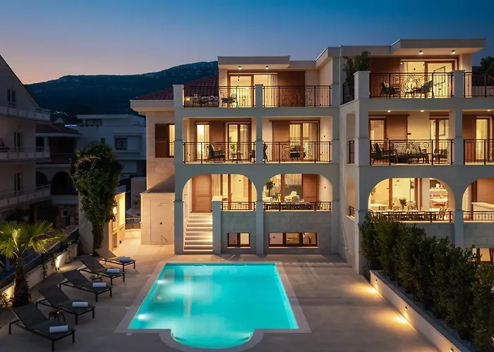 Beachfront Anemona With Pool *