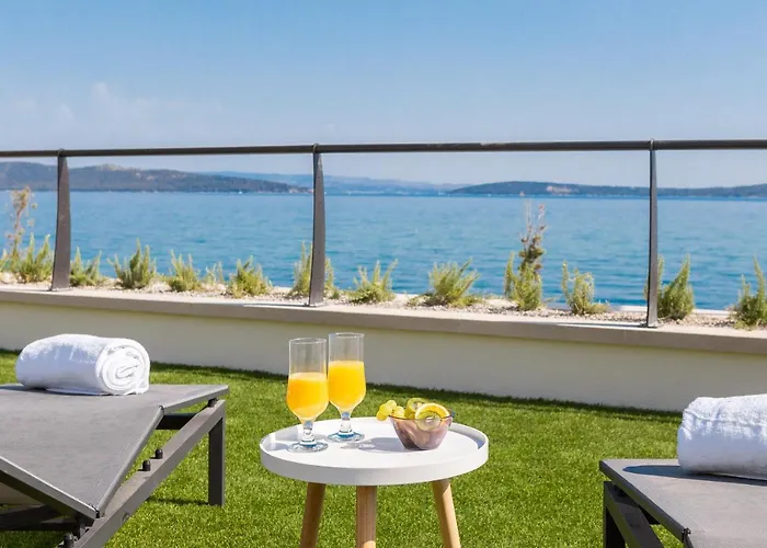 Beachfront Anemona With Pool Вилла *